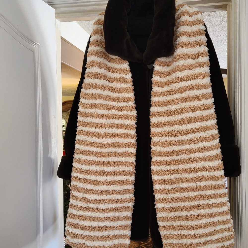 Hand Crafted oversized unisex striped tan cream chunky knit scarf 86 in × 11 in - Picture 2 of 9